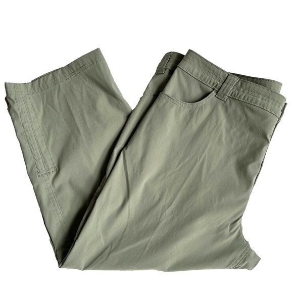 Eddie Bauer Rainier Capri Crop Pants Cargo Zippered Pocket Green UPF 50"+ Sz 14 - Picture 1 of 6